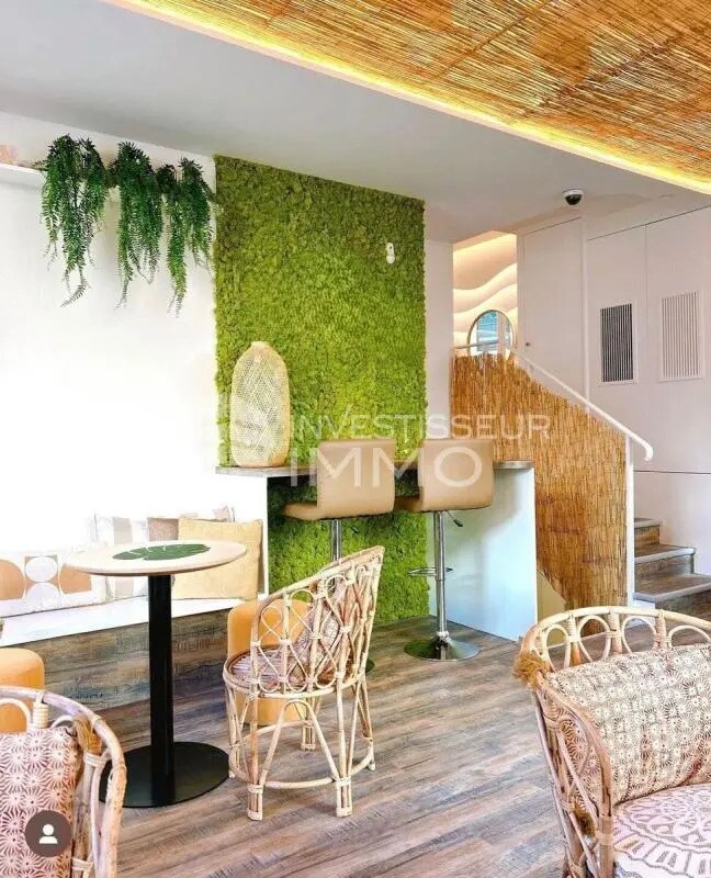 Retail in Saint-Cloud for lease Interior Photo- Image 1 of 6