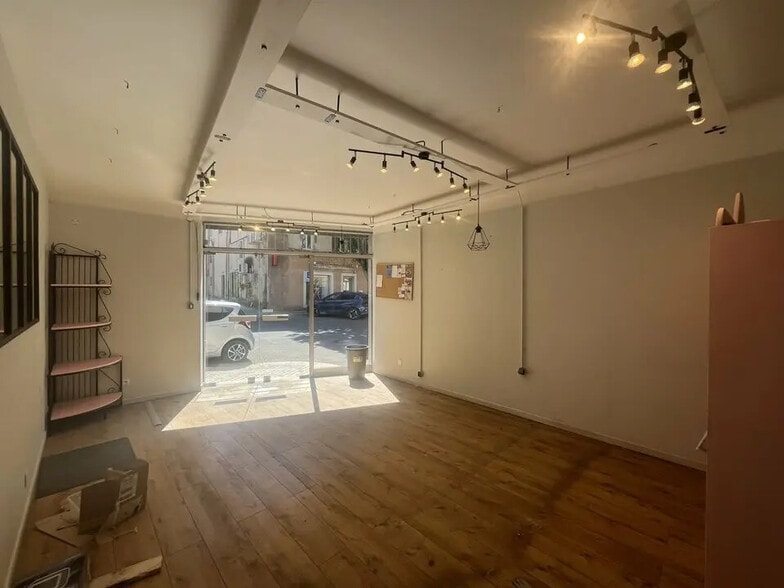 Retail in Graveson for sale - Interior Photo - Image 1 of 5