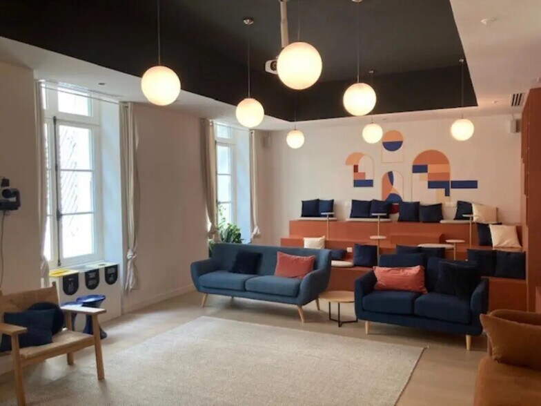 37 Rue Marie-Éléonore De Bellefond, Paris à louer - Photo du bâtiment - Image 3 de 6