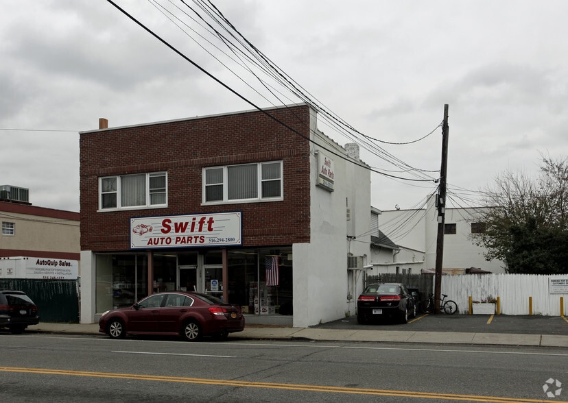 290 Willis Ave, Mineola, NY à louer - Photo principale - Image 1 de 4