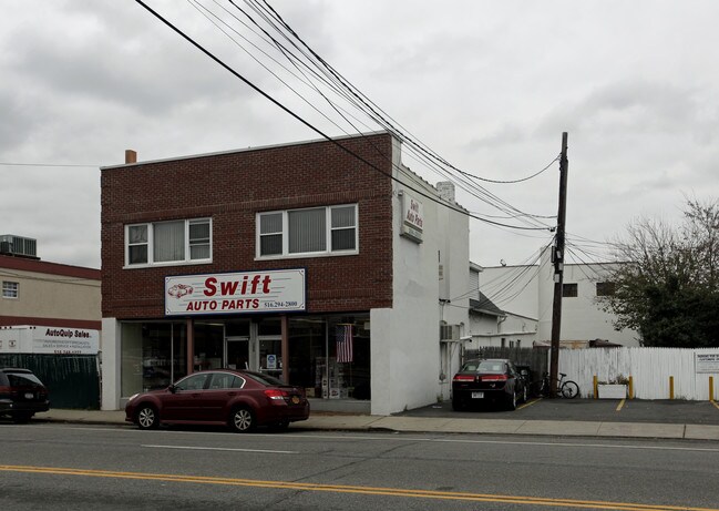 Plus de détails pour 290 Willis Ave, Mineola, NY - Bureau à louer