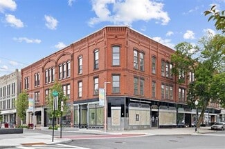 Plus de détails pour 1 Pleasant St, Claremont, NH - Commerce de détail à vendre