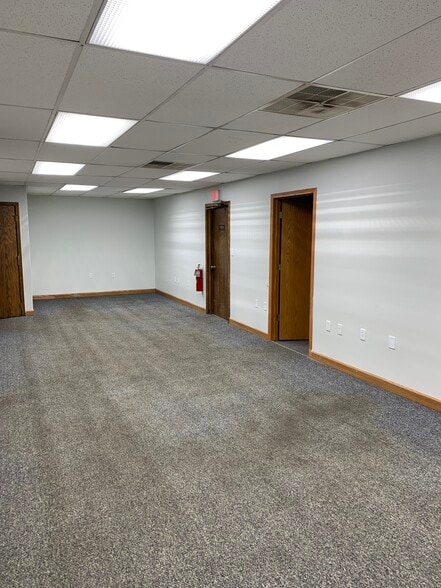 3146 Market St, Green Bay, WI for lease - Interior Photo - Image 3 of 12