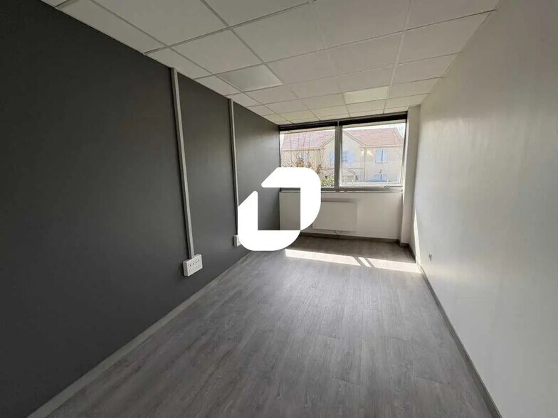 Office in Saint-Germain-en-Laye for lease - Building Photo - Image 3 of 8