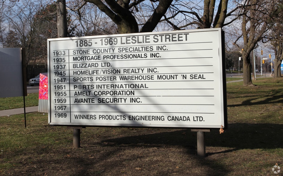 1947-1969 Leslie St, Toronto, ON à louer - Photo du bâtiment - Image 3 de 8