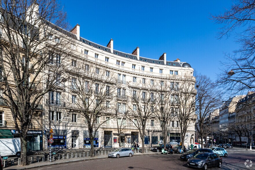 7-9 Place Des Ternes, Paris à louer - Photo du bâtiment - Image 3 de 5