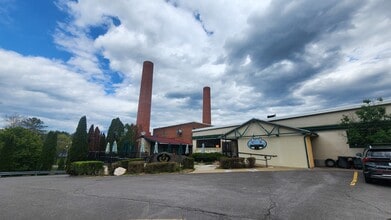 1100 Twin Stacks Dr, Dallas, PA for lease Interior Photo- Image 1 of 8