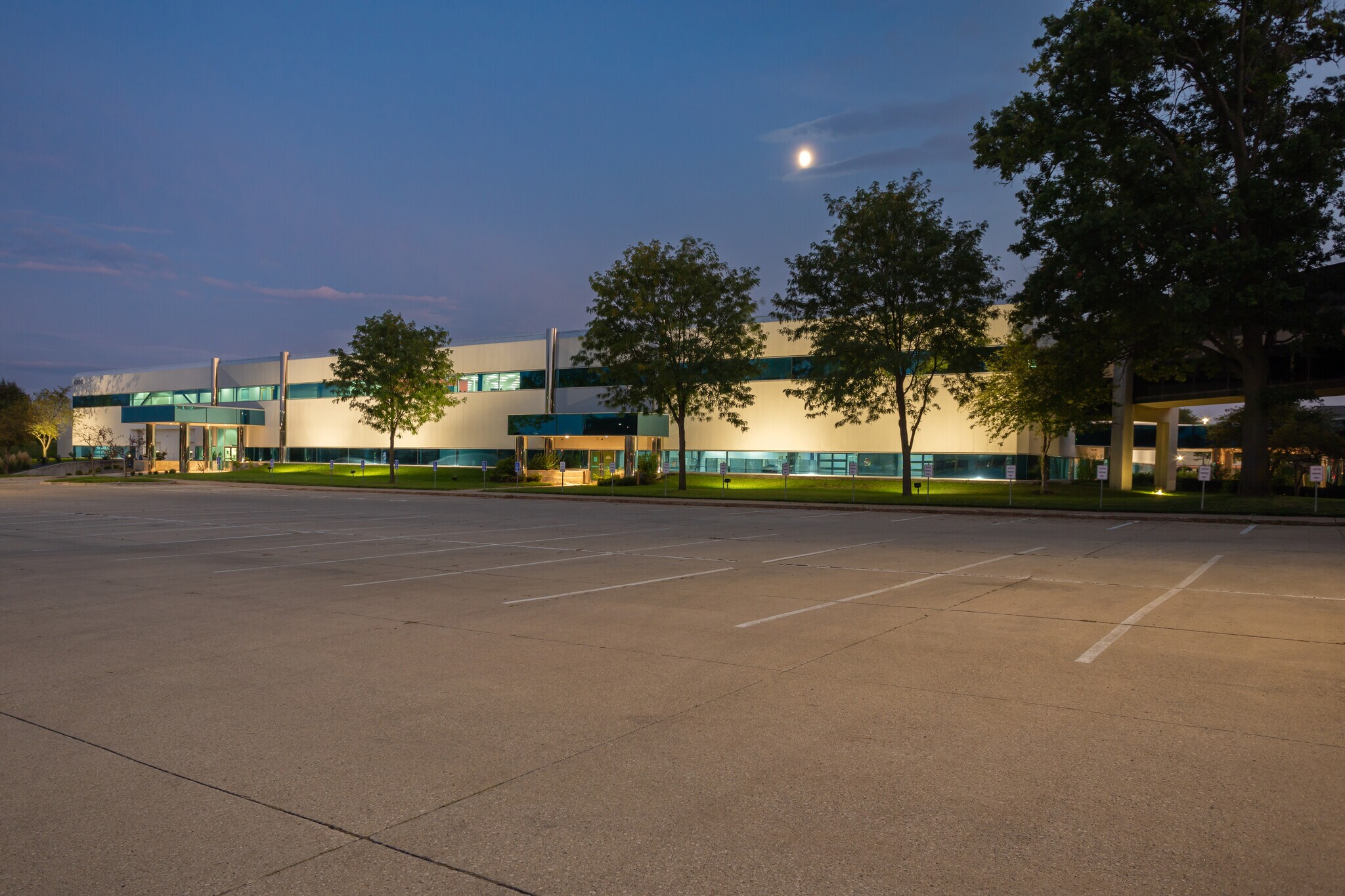 4300 Westown Pky, West Des Moines, IA à louer Photo principale- Image 1 de 4