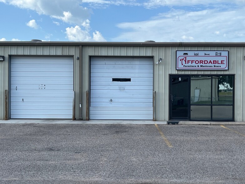 2000 W San Antonio St, Lockhart, TX for lease - Building Photo - Image 1 of 6