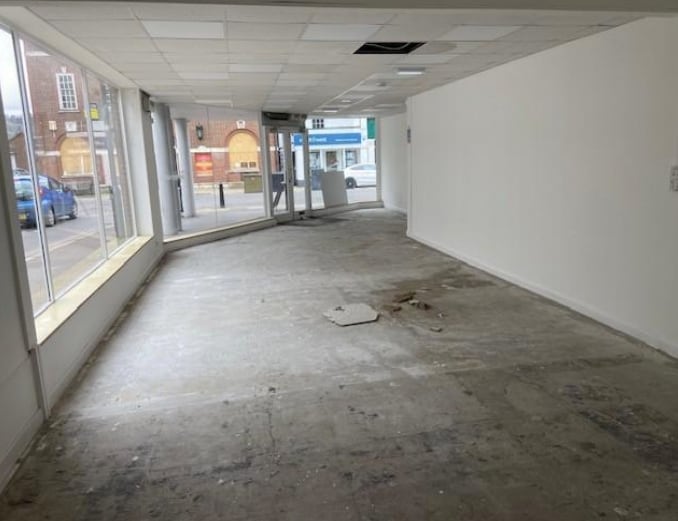 180 High St, Dorking for lease - Interior Photo - Image 2 of 3