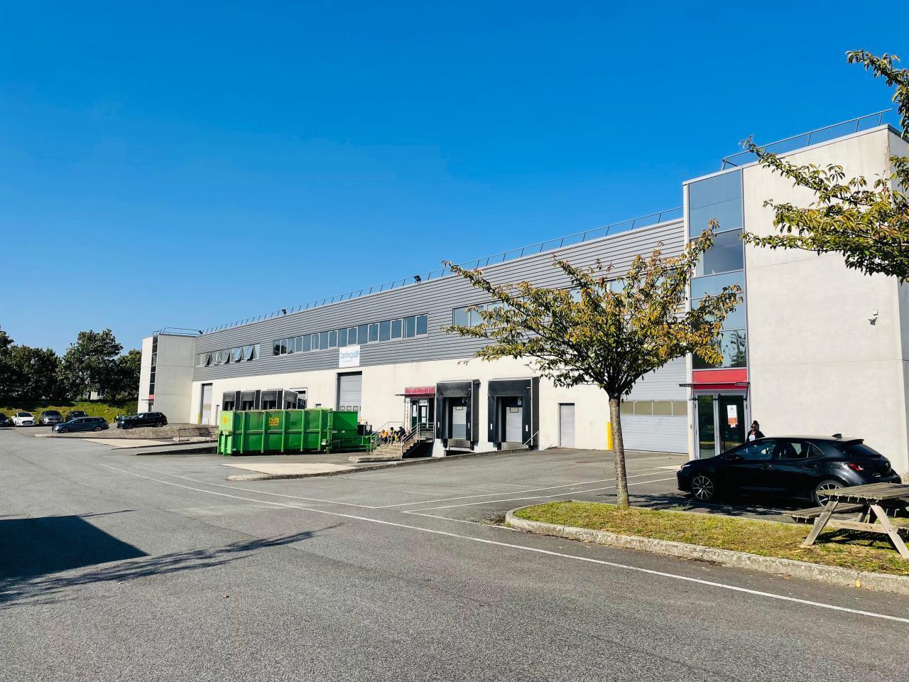 Flex in Lieusaint for lease Building Photo- Image 1 of 11