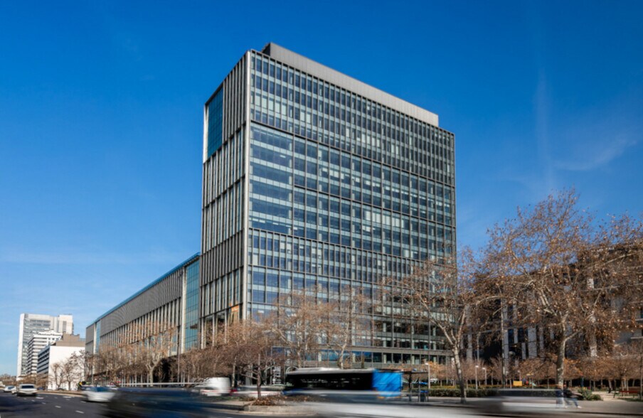 Calle de Méndez Álvaro, 59, Madrid, Madrid à louer - Photo du bâtiment - Image 2 de 2