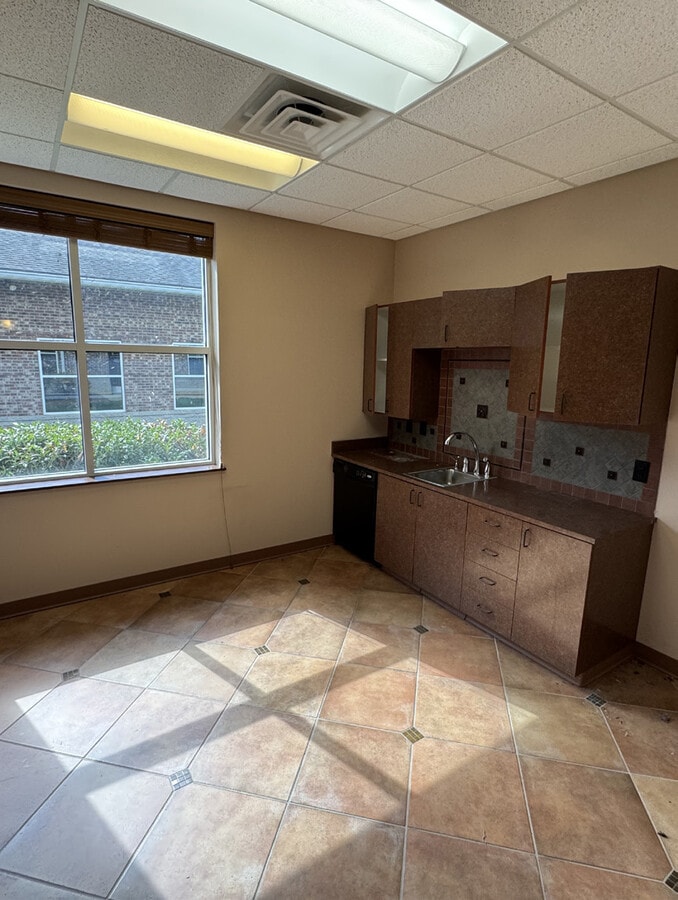 662 Veterans Pky, Clayton, NC 27520 - Unité 100 -  - Photo intérieure - Image 1 of 5