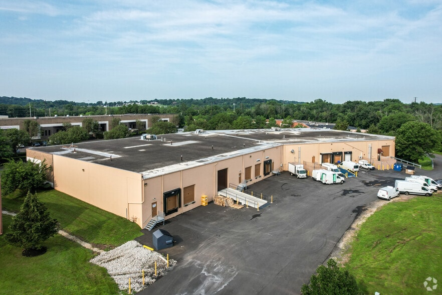 2930 Turnpike Dr, Hatboro, PA for lease - Building Photo - Image 3 of 4
