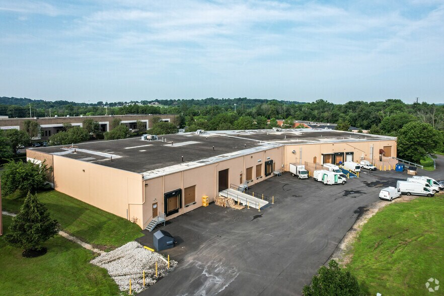 2930 Turnpike Dr, Hatboro, PA à louer - Photo du bâtiment - Image 3 de 4