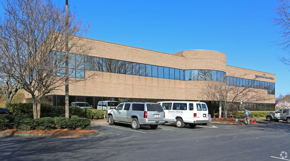 730 Highland Oaks Dr, Winston-Salem, NC à vendre - Photo du bâtiment - Image 2 de 60