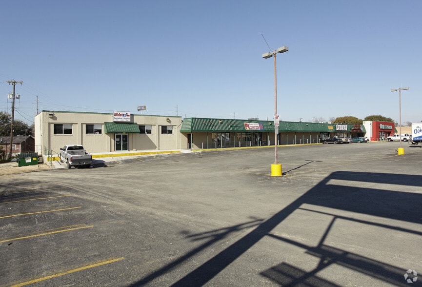 2100-2103 Goliad Rd, San Antonio, TX for lease - Primary Photo - Image 1 of 2