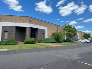 2930 Turnpike Dr, Hatboro, PA à louer Photo du bâtiment- Image 1 de 32
