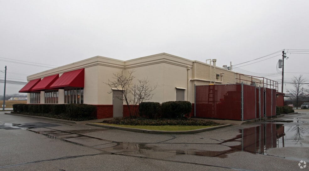 12150 Mason Montgomery Rd, Cincinnati, OH for lease - Building Photo - Image 2 of 2