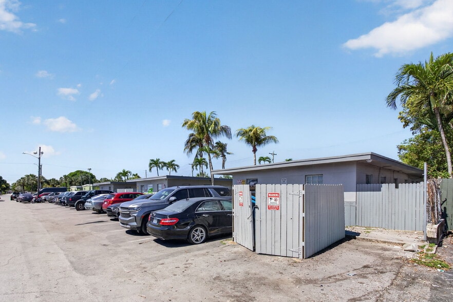 821-825 NW 10th Ter, Fort Lauderdale, FL for sale - Building Photo - Image 1 of 20