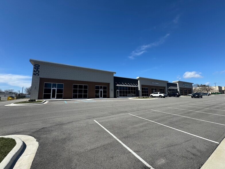 5540 S East St, Indianapolis, IN à louer - Photo du bâtiment - Image 2 de 8