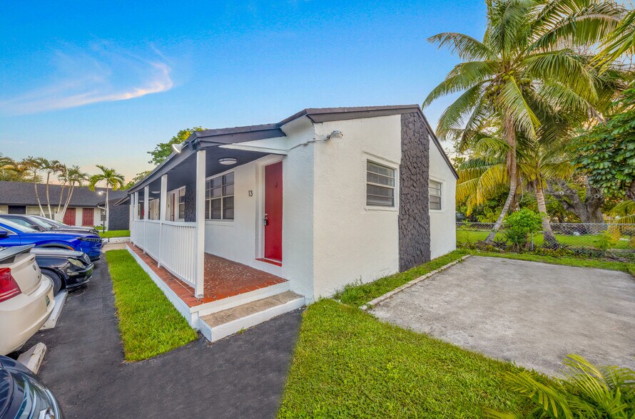 2314 Polk St, Hollywood, FL for sale - Building Photo - Image 2 of 25