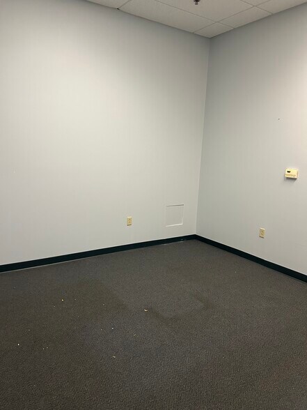 1148-1166 Westowne Dr, Neenah, WI à louer - Photo du bâtiment - Image 3 de 19