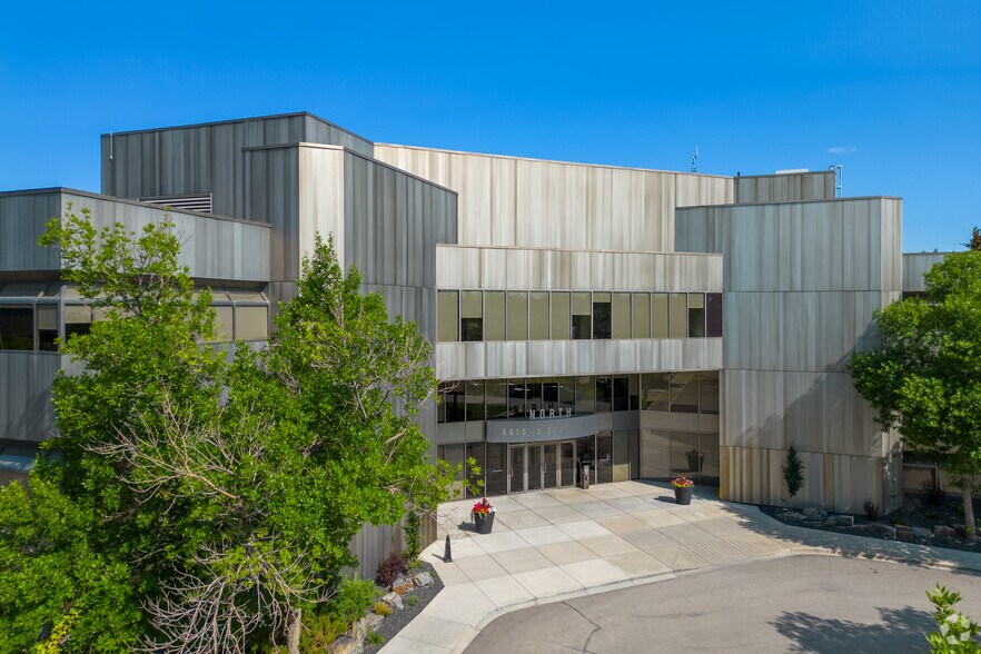 6815 8th St NE, Calgary, AB à louer - Photo du bâtiment - Image 1 de 25