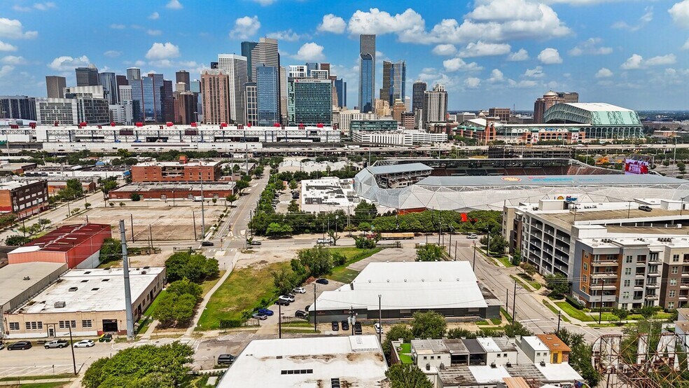 815 Emancipation Ave, Houston, TX à louer - Photo du bâtiment - Image 3 de 33