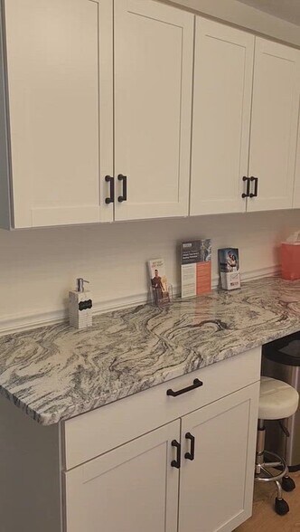 156 Whitaker Rd, Lutz, FL à louer - Vidéo sur l’inscription commerciale - Image 3 de 11