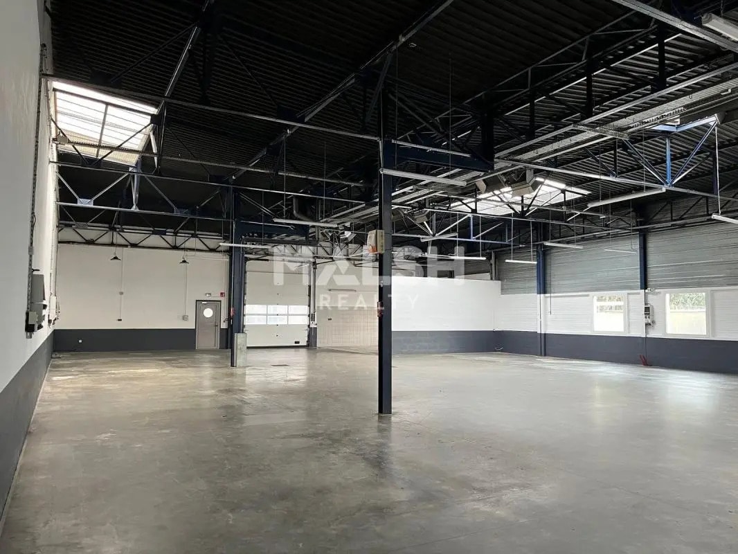 Flex in Vénissieux for lease Building Photo- Image 1 of 13