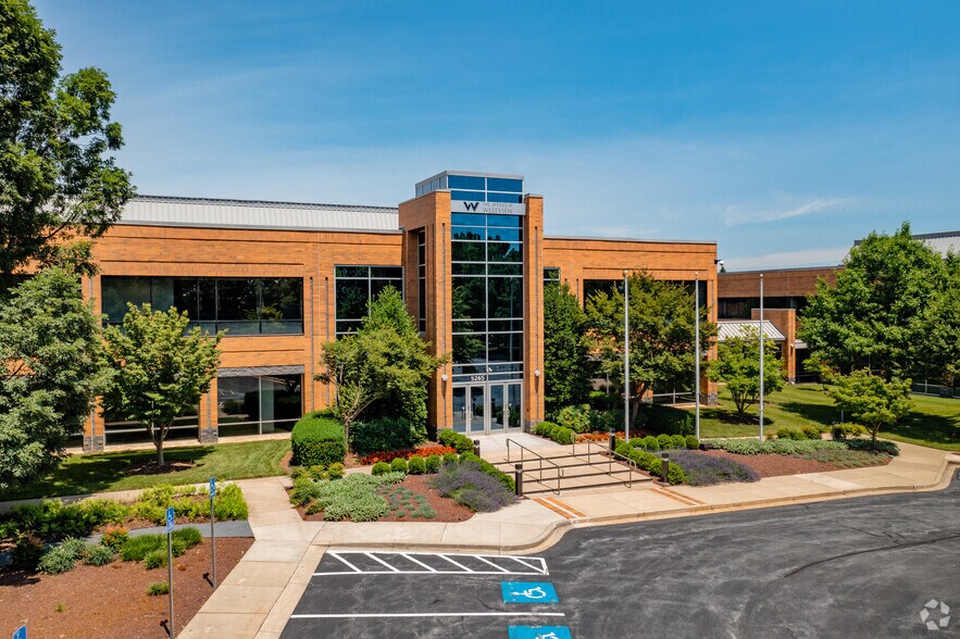 5255 Westview Dr, Frederick, MD à louer - Photo du bâtiment - Image 2 de 9