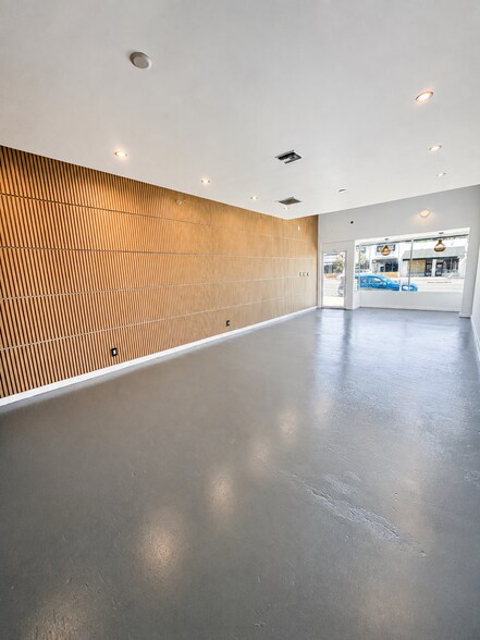 22750-22754 Ventura Blvd, Woodland Hills, CA for lease - Building Photo - Image 3 of 10