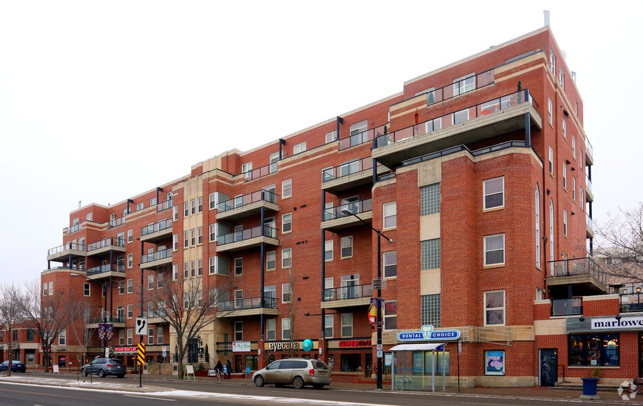 10736 82nd Ave NW, Edmonton, AB à louer - Photo du bâtiment - Image 2 de 5