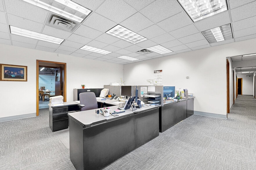 1429 2nd Ave, Des Moines, IA for sale - Interior Photo - Image 2 of 18