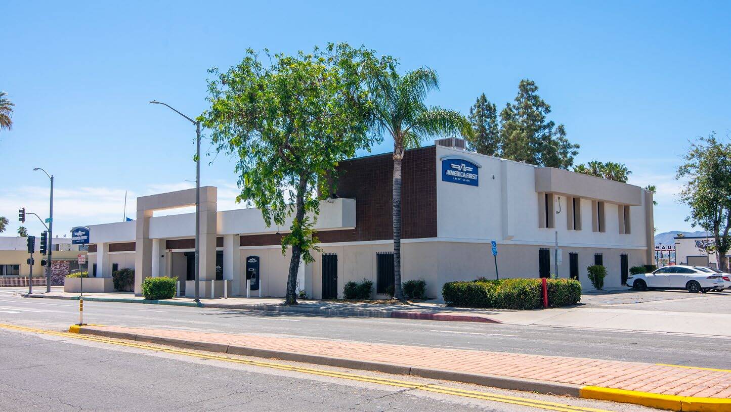 401 W 2nd St, San Bernardino, CA à vendre Photo du bâtiment- Image 1 de 6