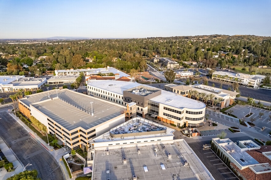 1950 Sunny Crest Dr, Fullerton, CA for lease - Building Photo - Image 2 of 4