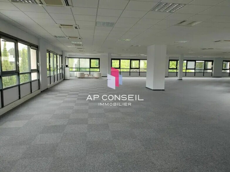 Office in Guyancourt for lease - Building Photo - Image 1 of 9