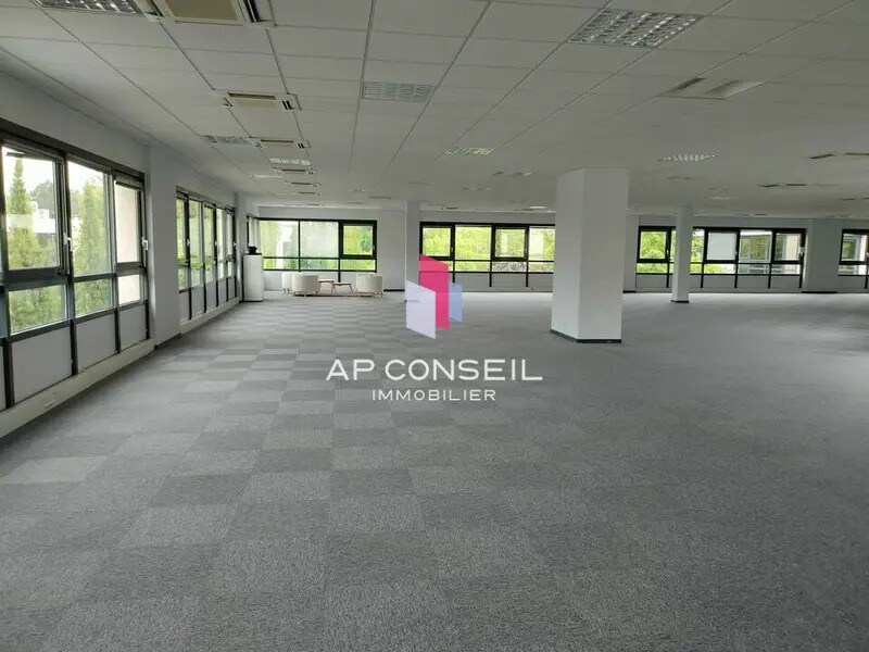 Office in Guyancourt for lease Building Photo- Image 1 of 10