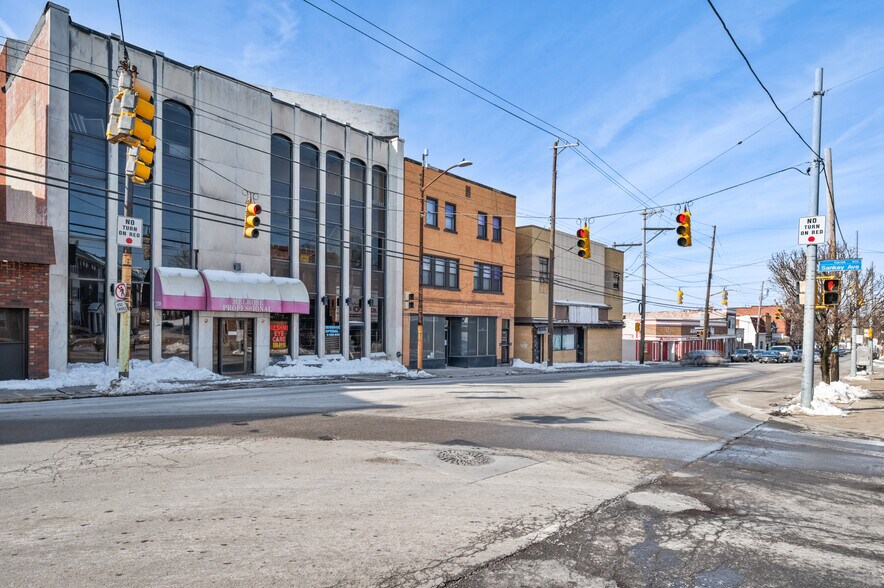 2708 Brownsville Rd, Pittsburgh, PA à vendre - Photo du bâtiment - Image 3 de 21