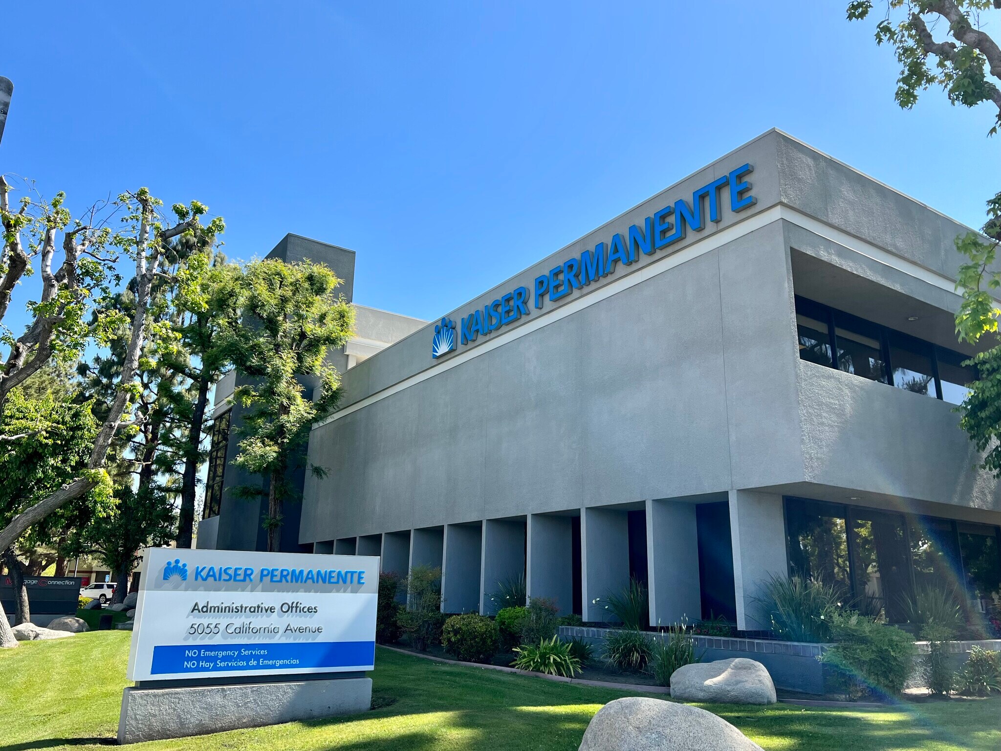 5055 California Ave, Bakersfield, CA à vendre Photo du bâtiment- Image 1 de 18