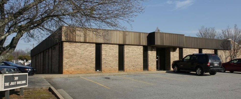 389 E Henry St, Spartanburg, SC for lease - Primary Photo - Image 1 of 11