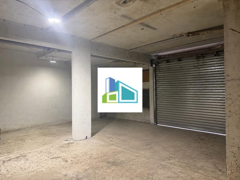 Industrial in Toulon for lease - Interior Photo - Image 2 of 4