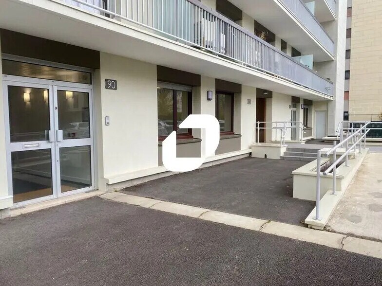 Office in Rueil-Malmaison for sale - Building Photo - Image 3 of 11