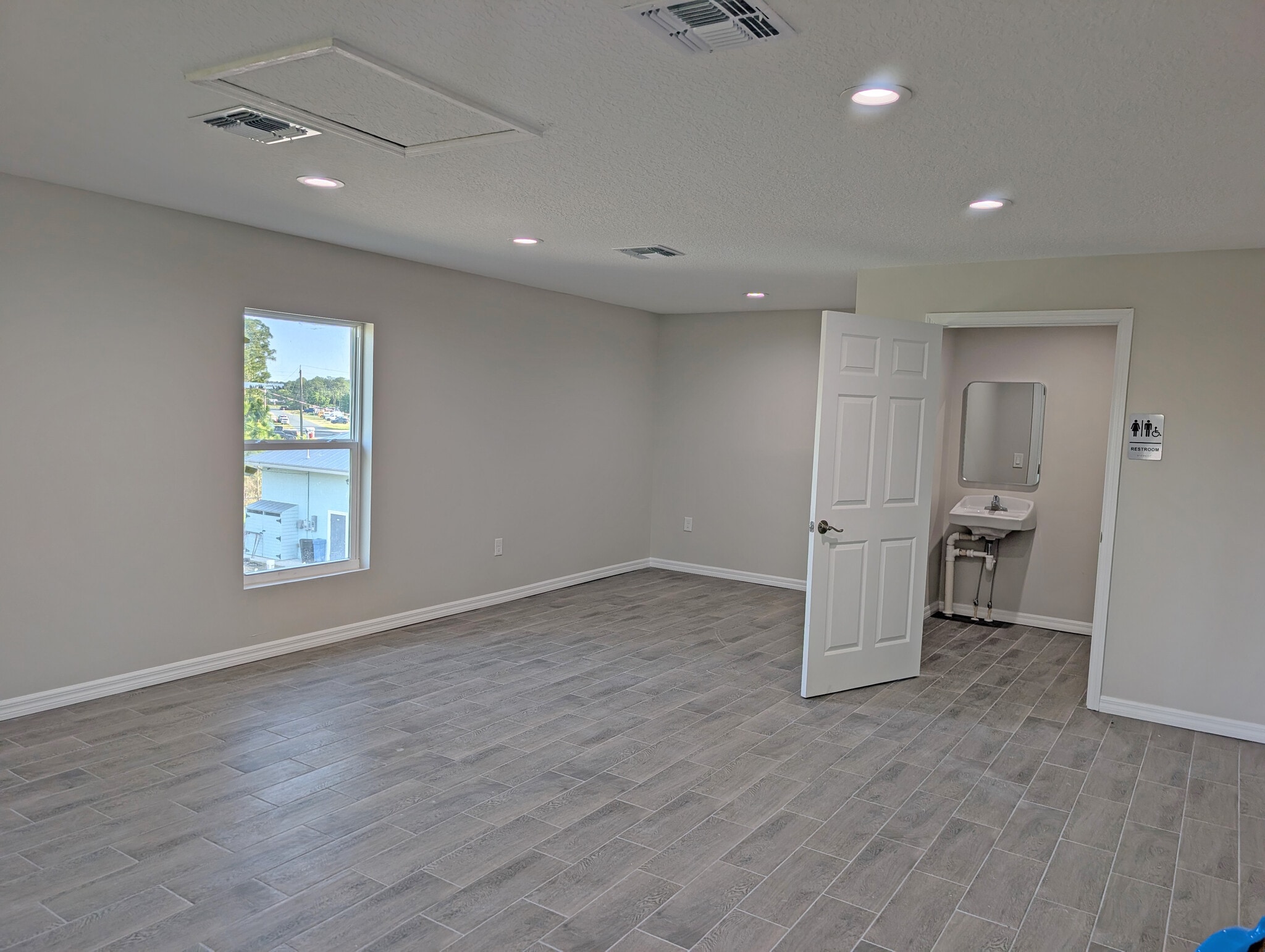 550 Martin Road, Palm Bay, FL for lease Interior Photo- Image 1 of 2