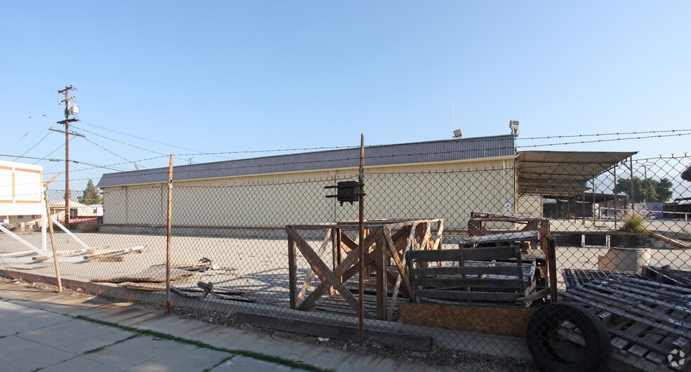 1541 Paramount St, Azusa, CA for lease - Building Photo - Image 2 of 4