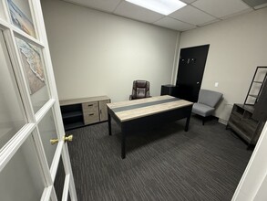 23351-23361 Madero, Mission Viejo, CA à louer Photo intérieure- Image 2 de 3