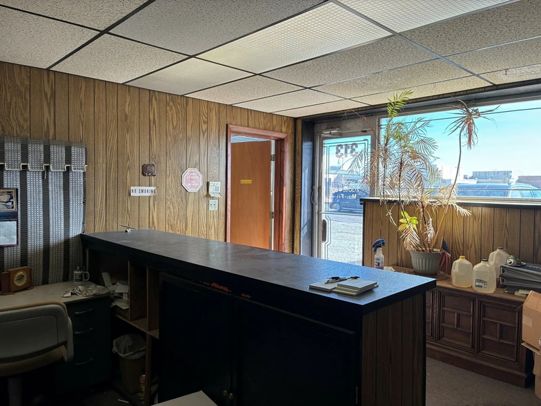 313 NE 36th St, Oklahoma City, OK for sale - Interior Photo - Image 3 of 11