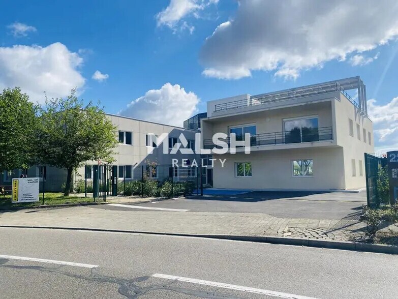 Office in Bron for sale - Building Photo - Image 1 of 15