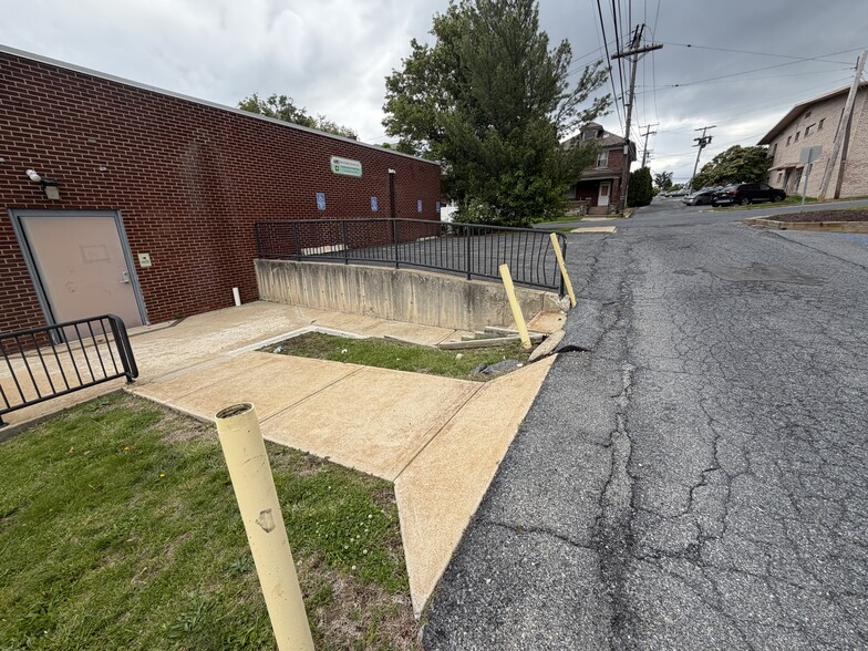 2100 Ferry St, Easton, PA for lease - Building Photo - Image 2 of 9